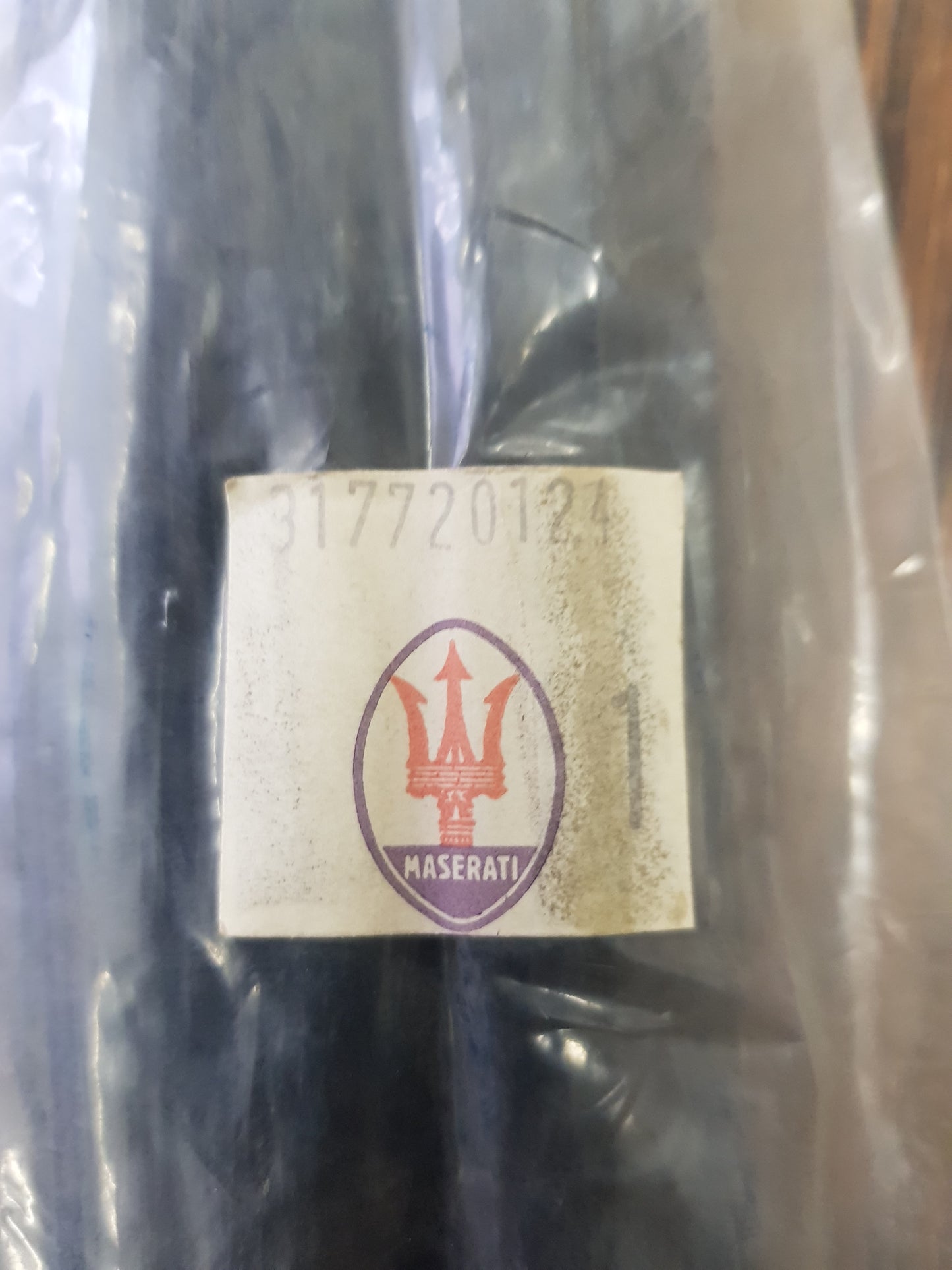 327720224 various Maserati models Window seal