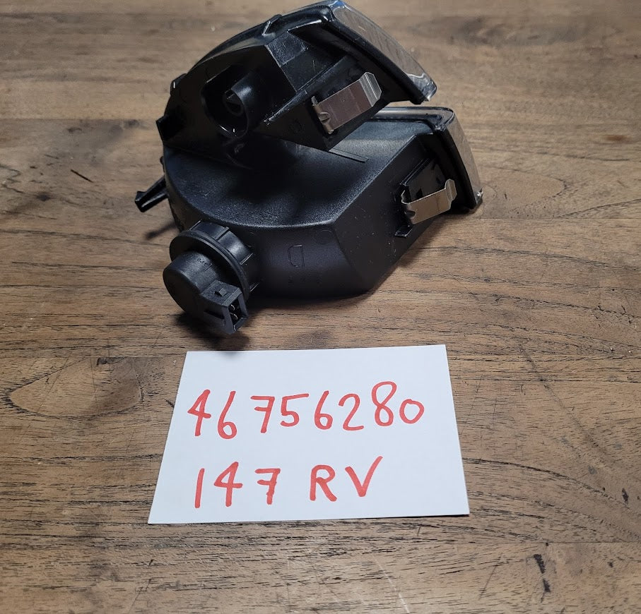 46756280 Alfa Romeo 147 front right turn signal