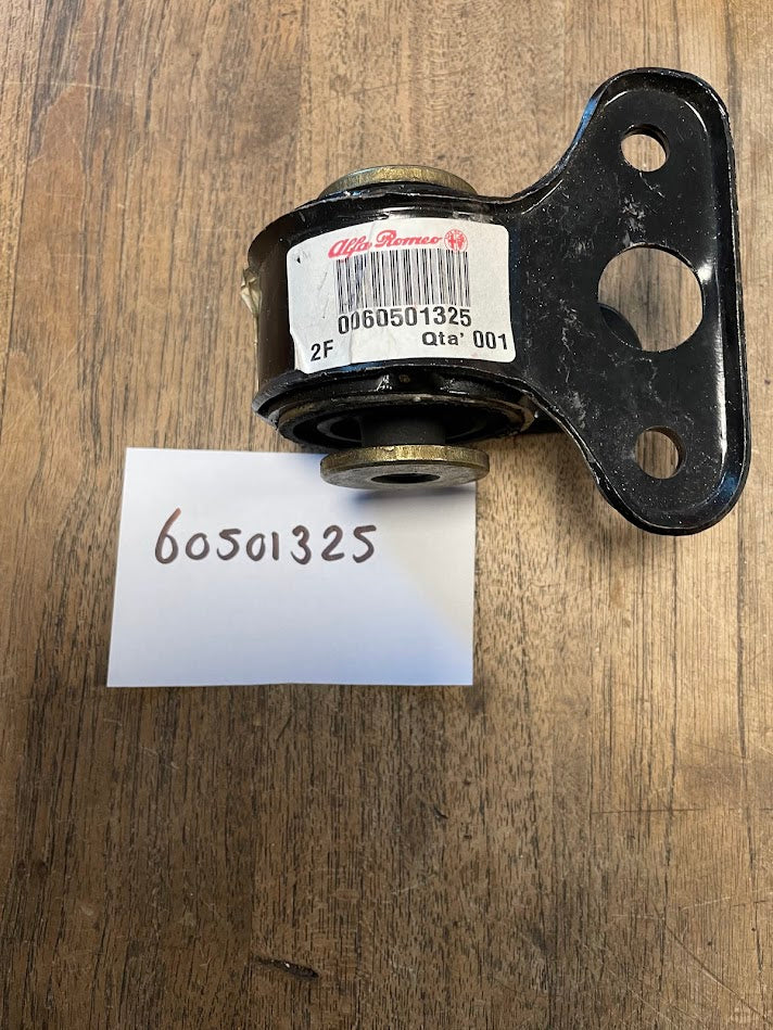 60501325 Alfa Romeo 33 engine mount