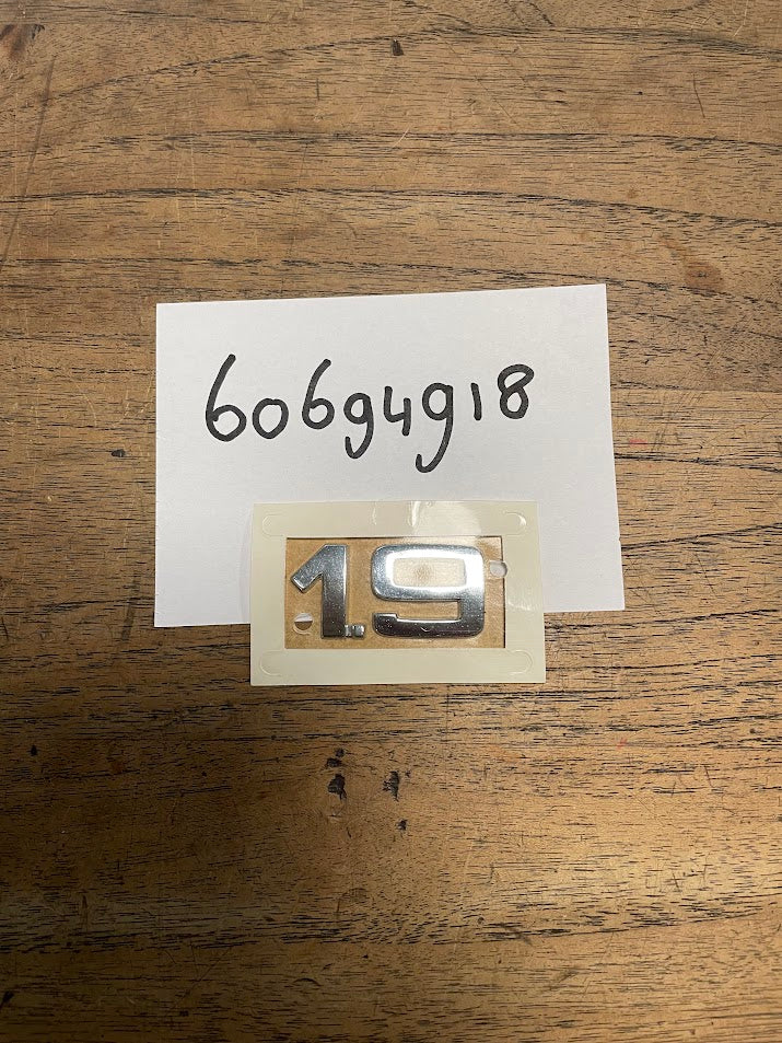60694918 Alfa Romeo 159 1.9 Emblem