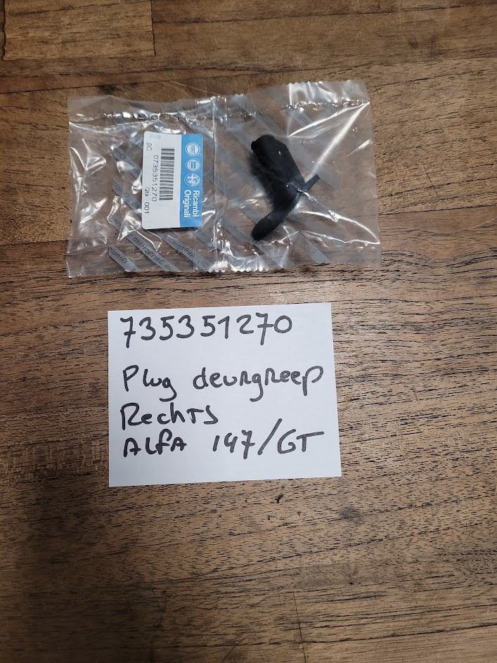 735351270 Alfa 147 right door handle plug