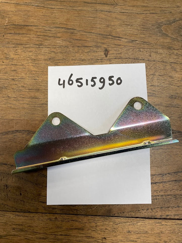 46515950 Fiat Seicento bonnet lock striker plate