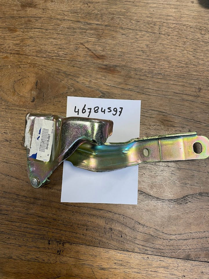 46784597 Fiat Stilo Motorhaubenscharnier