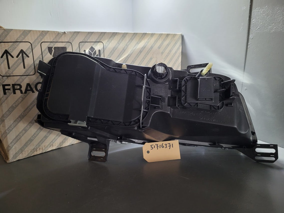 51716371 Fiat Stilo headlight left front (5 Dr)