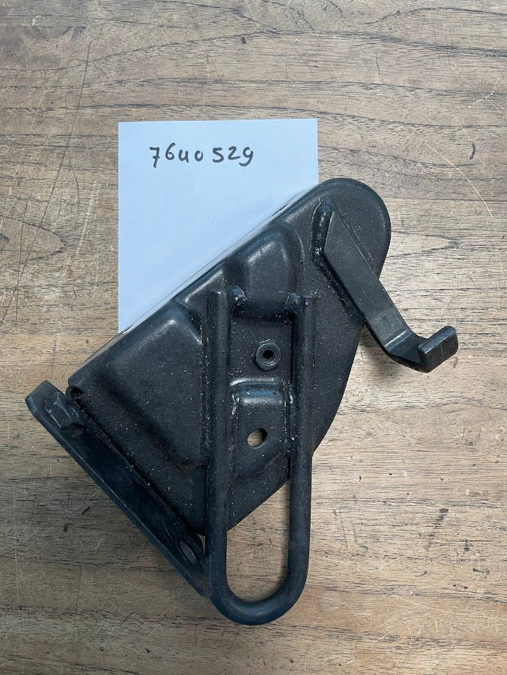 7640529 Cinquecento Stoßstangenhalterung