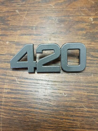 Maserati 420 Embleem nieuw