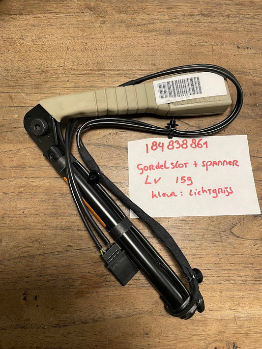 184838861 Alfa Romeo 159 Gordelslot en spanner links voor