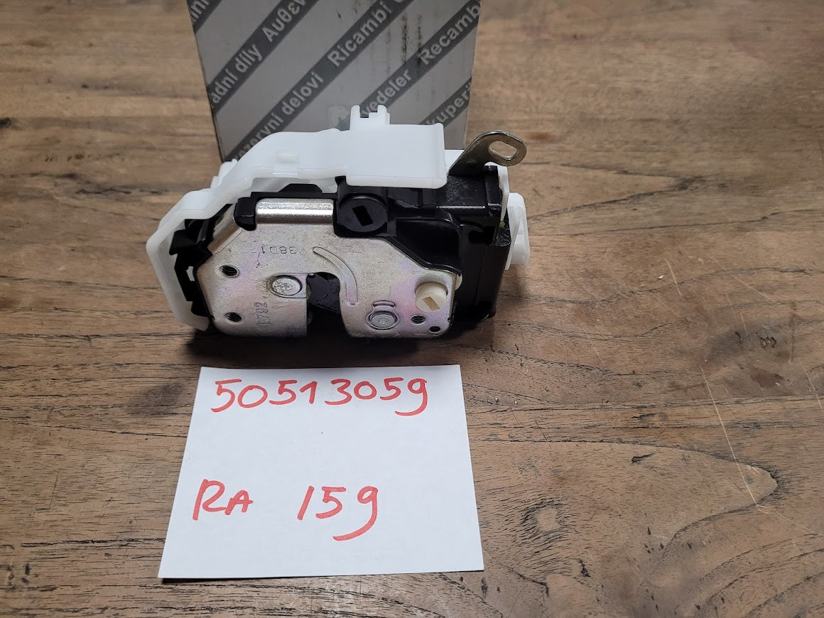 50513059 Alfa Romeo 159 portierslot rechtsachter
