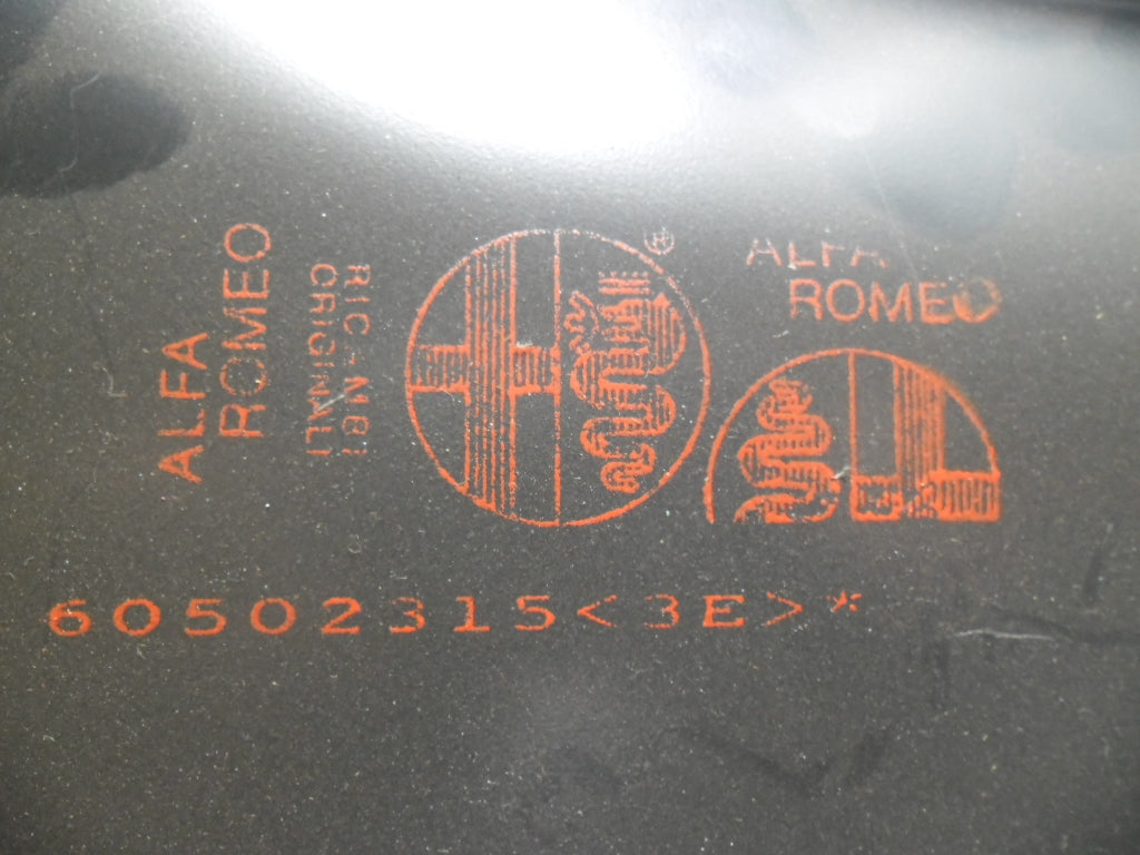 60502315 Alfa Romeo 33 spatbord voor origineel Alfa Romeo