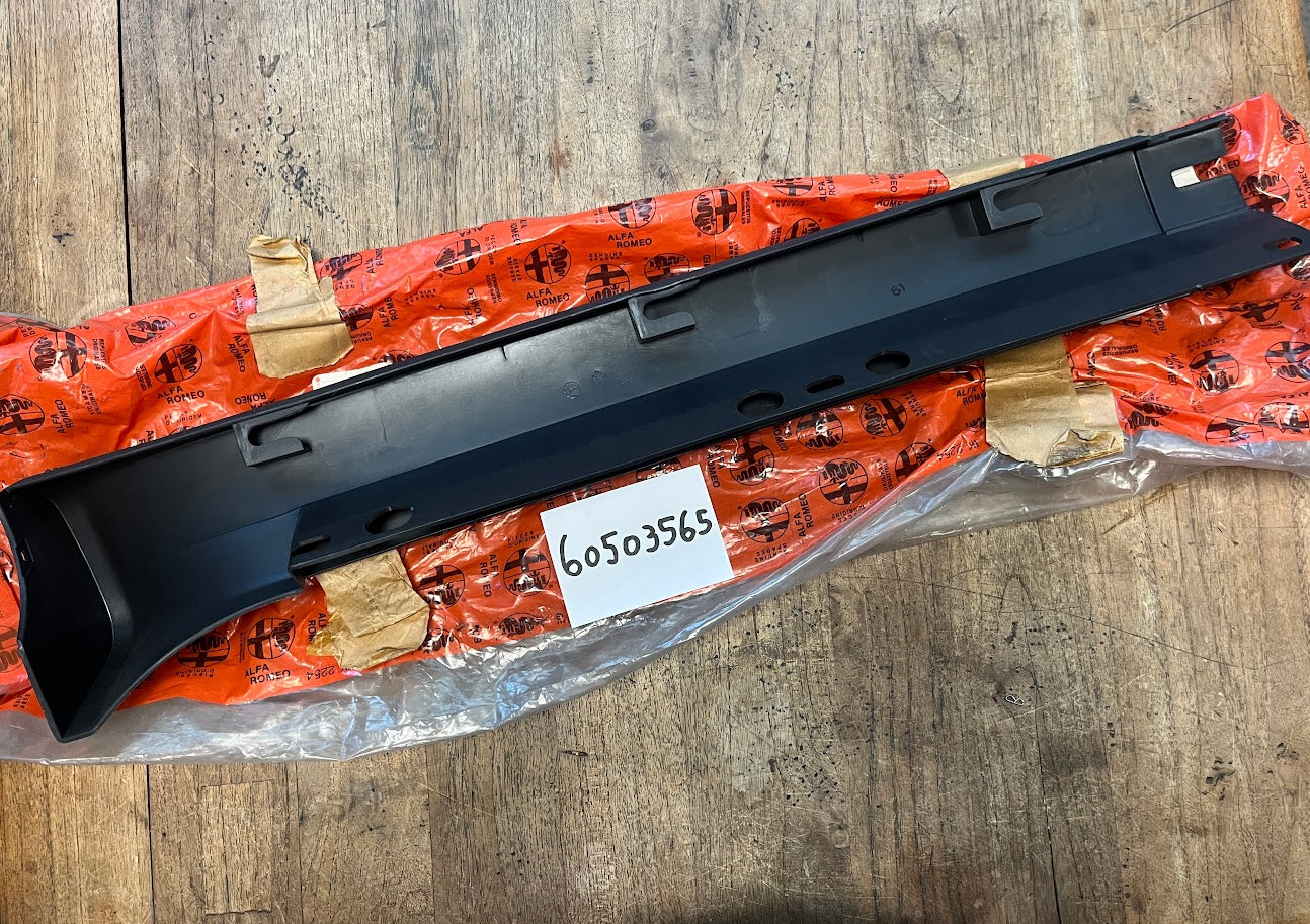 60503565 Alfa Romeo 33 Sideskirt linksachter