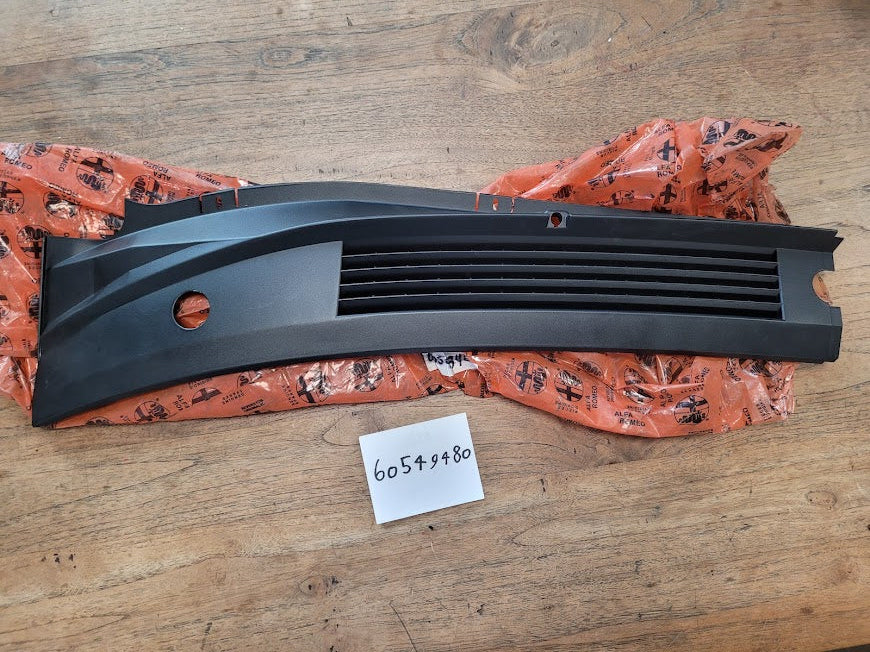 60549480 Alfa Romeo 33 grille links