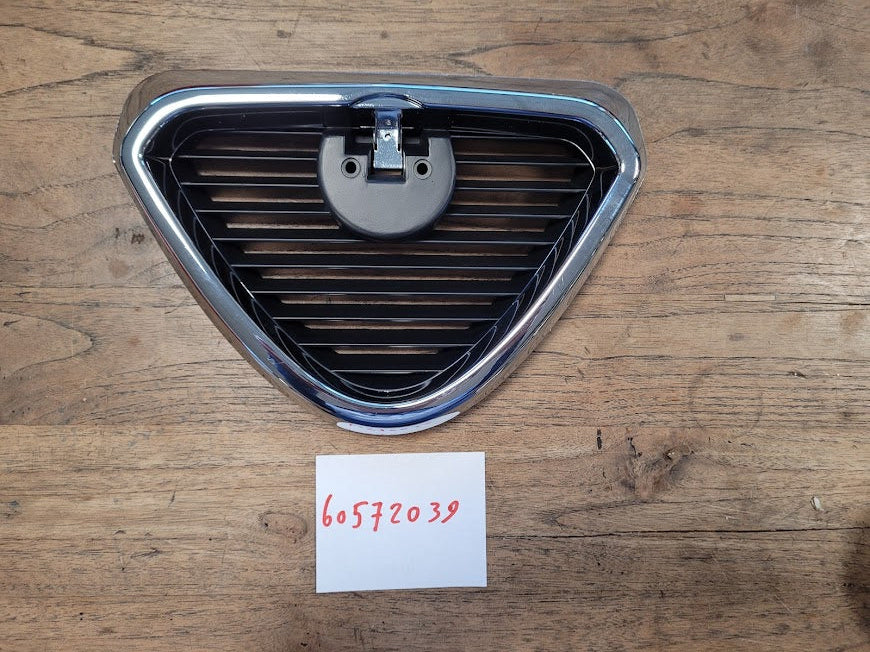 60572039 Alfa Romeo 164 grille