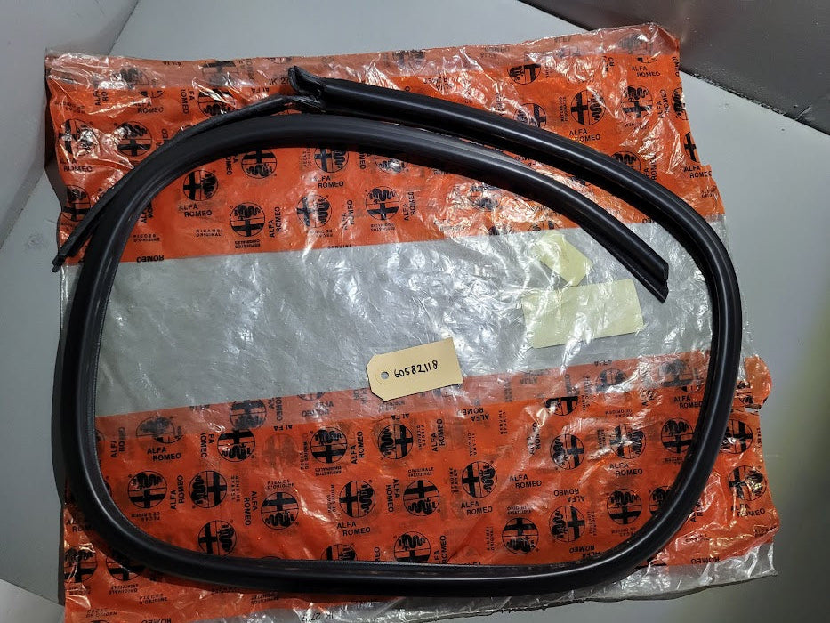 60582118 Alfa Romeo 155 afdekking rechter dak rubber