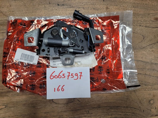 60657597 Alfa Romeo 166 motorkapslot vanger