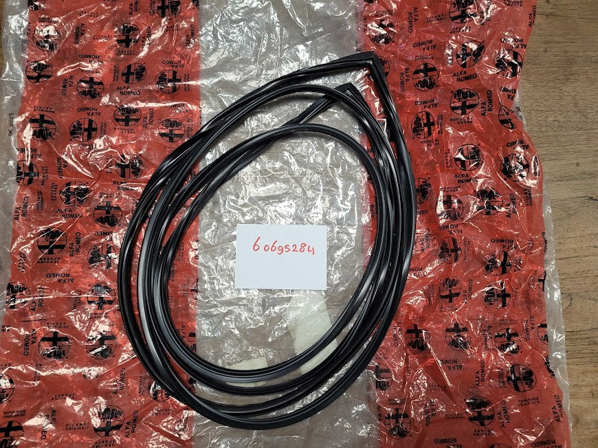 60695284 Alfa Romeo 156 vooruit rubber