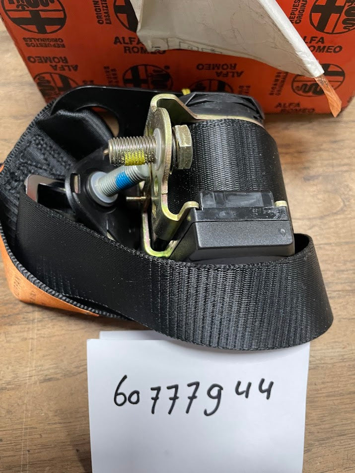 60777944 Alfa 33 Gordel links voor