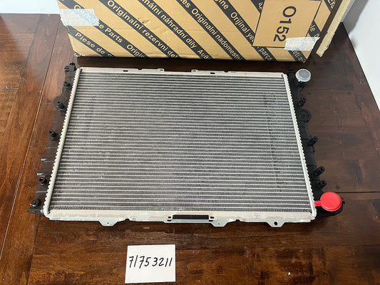 71753211 / 50501507 Alfa Romeo 156 Radiateur 1.8/2.0/2.5