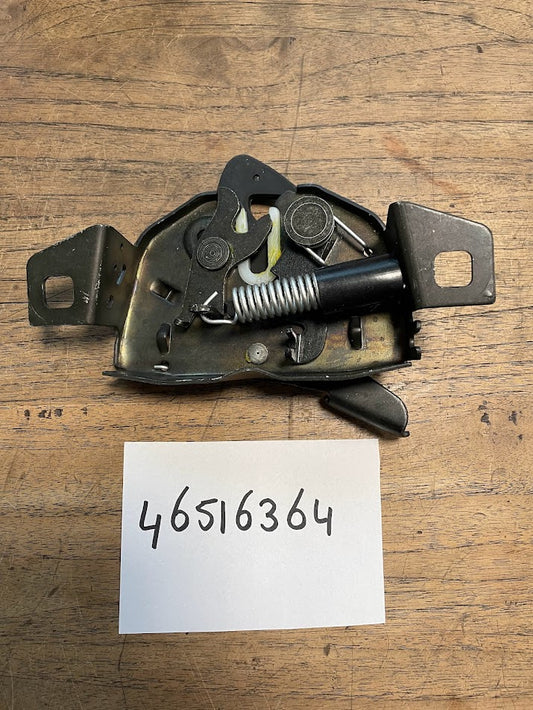 46516364 Fiat Multipla motorkapslot