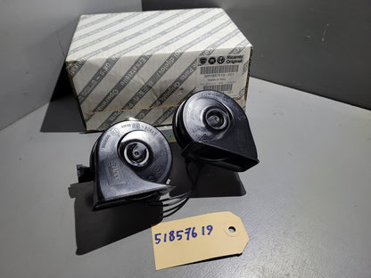 51857619 Fiat 500 claxon set uitvoering met xenon