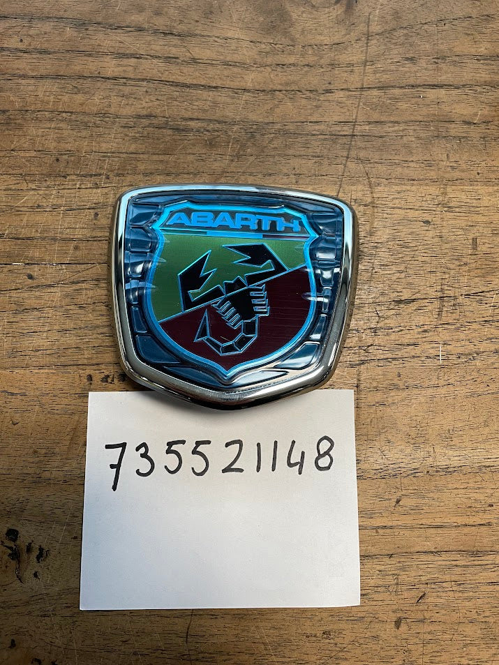 735521148 Fiat Punto Abarth embleem voorzijde