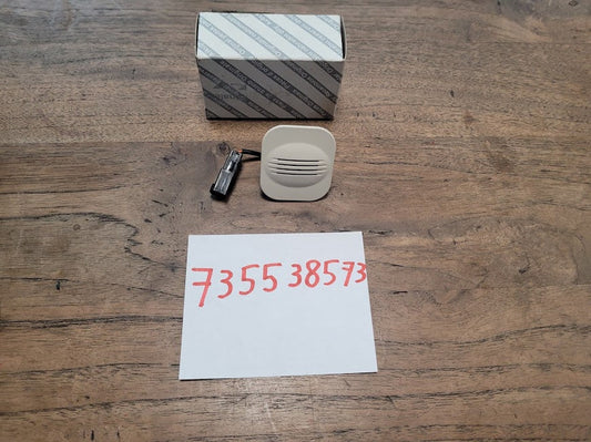 735538573 Fiat 500 Blue & Me microfoon