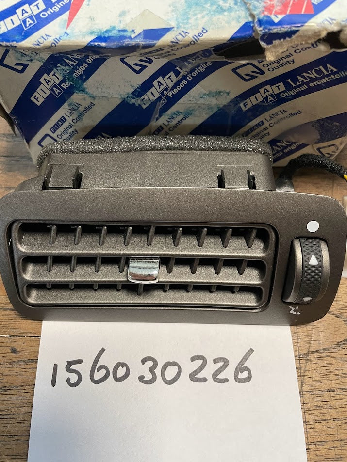 156030226 Lancia Thesis lucht/ventilatie rooster
