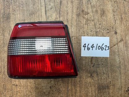 46410623 Lancia Dedra Achterlicht links sw