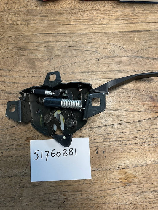 51760881 Lancia Lybra motorkapslot