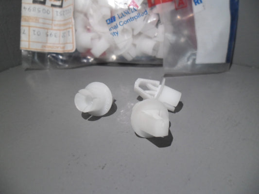 7544349 Lancia Delta Integrale koplamp bevestigings clip