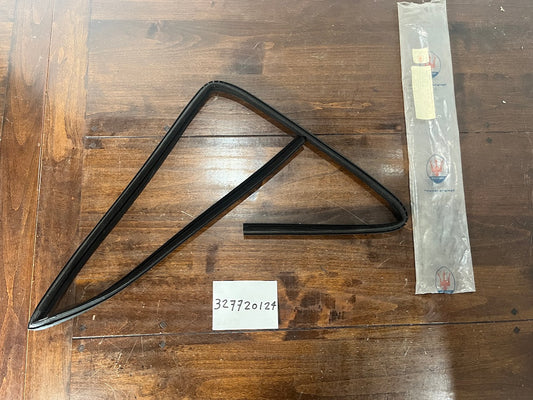 327720124 Maserati Bi Turbo Raamrubber voorkant